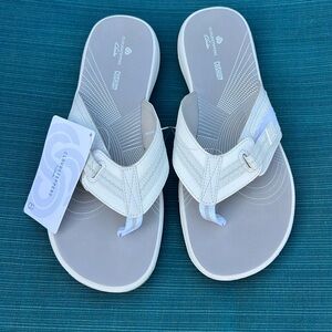 Clark’s sandals flip flops cloudsteppes